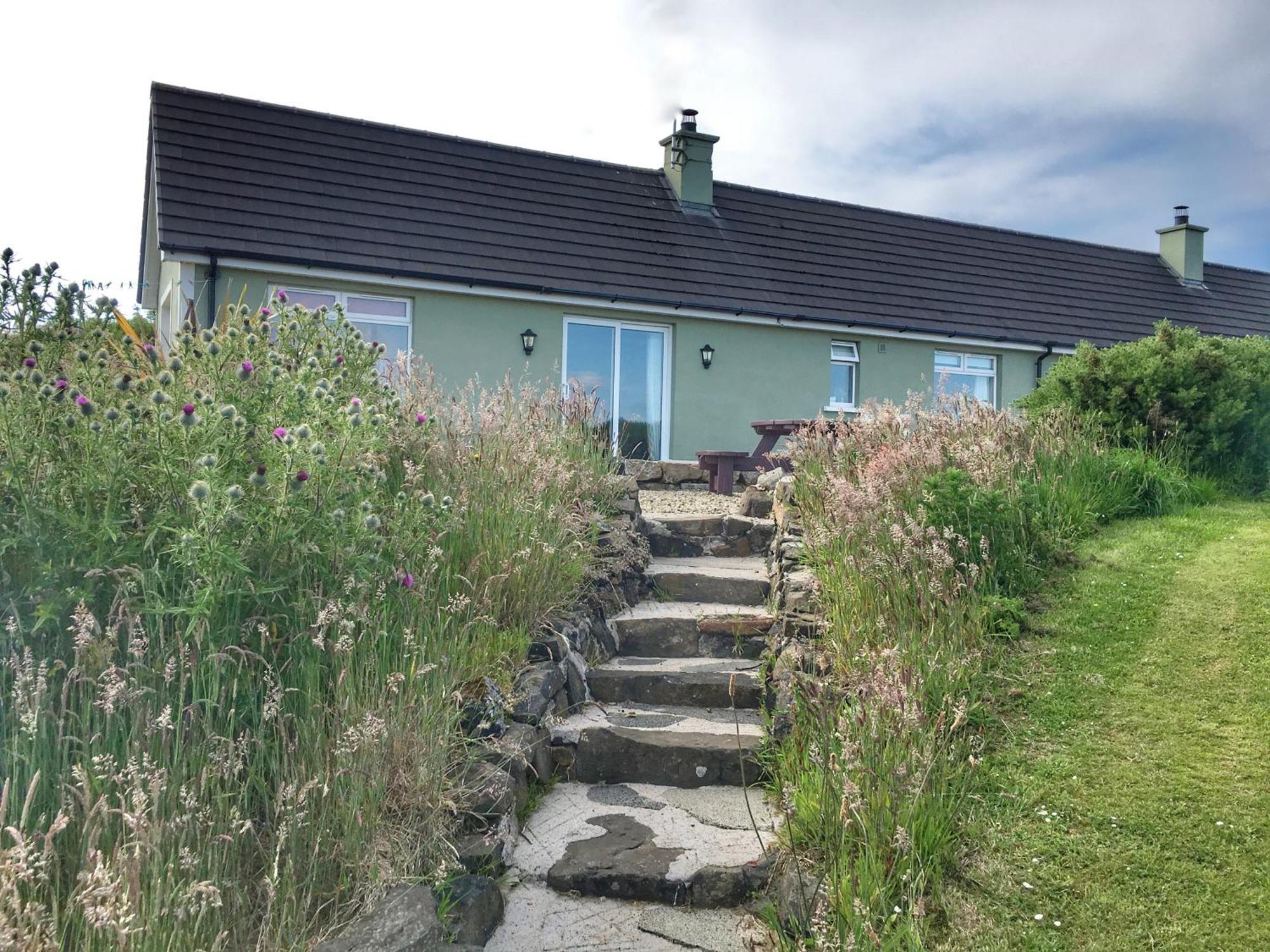 Causeway Coast Country Cottage, Pet-Friendly バリーキャッスル エクステリア 写真